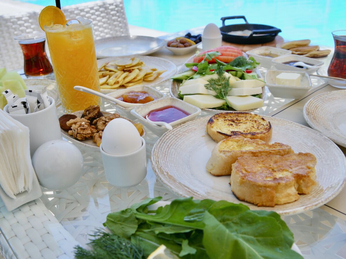 daily cooked-to-order breakfast (eur 6 per person)