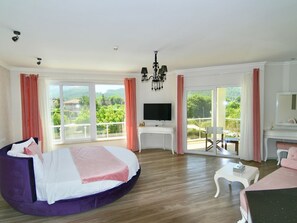 Premium bedding, minibar, in-room safe, individually decorated - Göcek Naz Hotel (Fethiye)