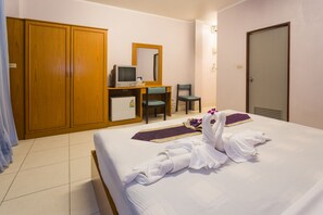 Quarto casal standard | Frigobar, cofres nos quartos, escrivaninha, Wi-Fi de cortesia