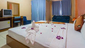 Standard Double Room | Minibar, in-room safe, desk, free WiFi