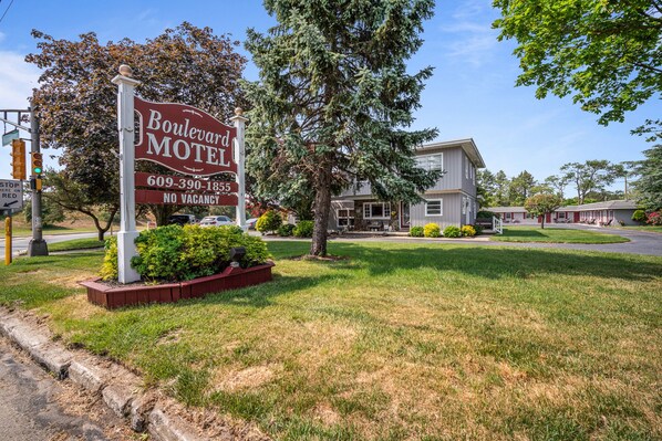 Front of property - Boulevard Motel (Marmora)