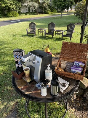 Free daily continental breakfast  - Boulevard Motel (Marmora)