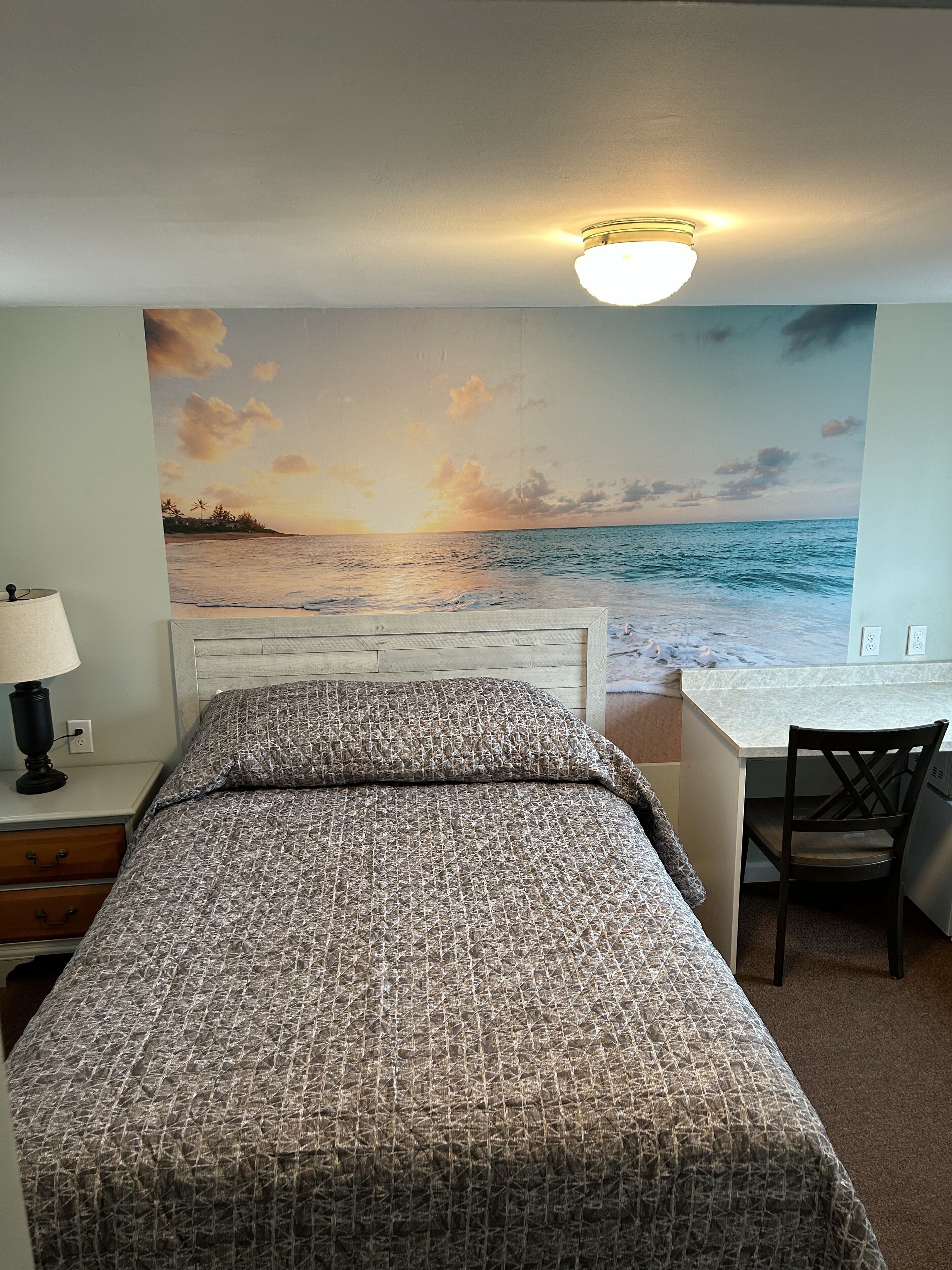 Queen Room | Iron/ironing board, free WiFi, bed sheets