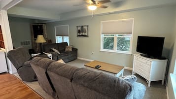 Apartamento clássico | Ferros/tábuas de passar roupa, Wi-Fi de cortesia, roupa de cama