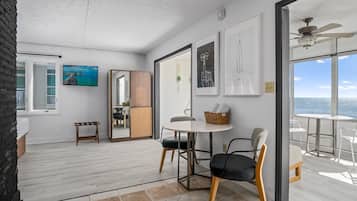 Penthouse Signature, 1 trÚs grand lit, vue océan | Vue de la chambre
