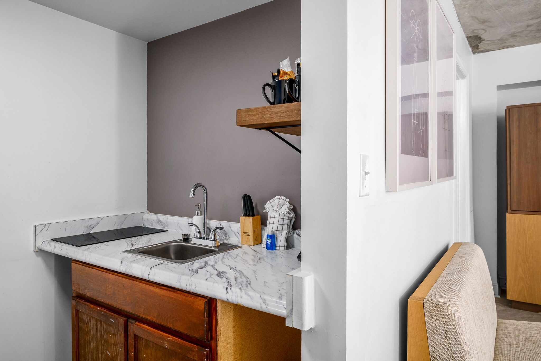 standard studio suite, 1 king bed, kitchenette, partial ocean view | private kitchen | microwave, coffee/tea maker