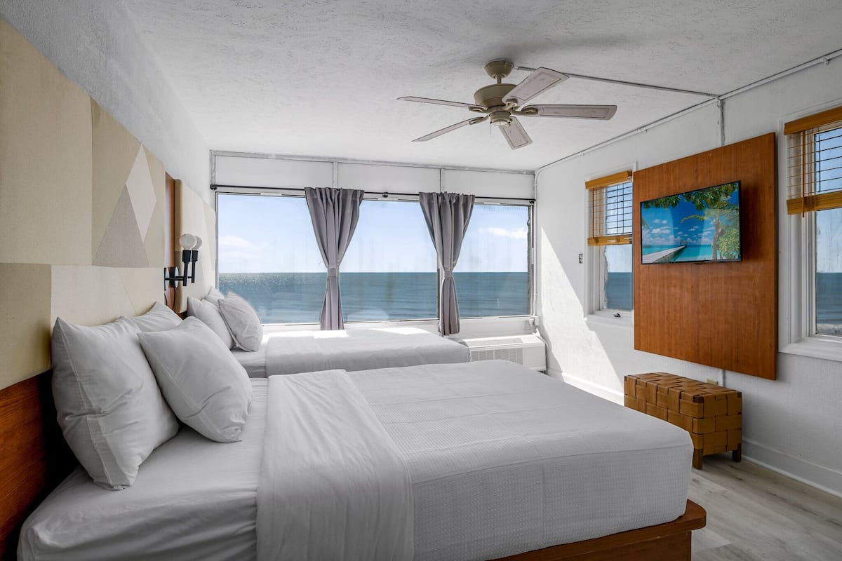 Deluxe Penthouse, 1 Bedroom, Kitchen, Ocean View | 1 bedroom, premium bedding, in-room safe, desk