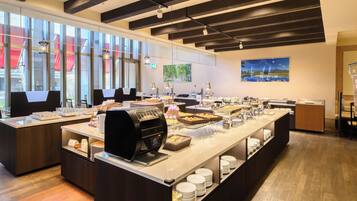 Tägliches Frühstücksbuffet (1650 JPY pro Person)