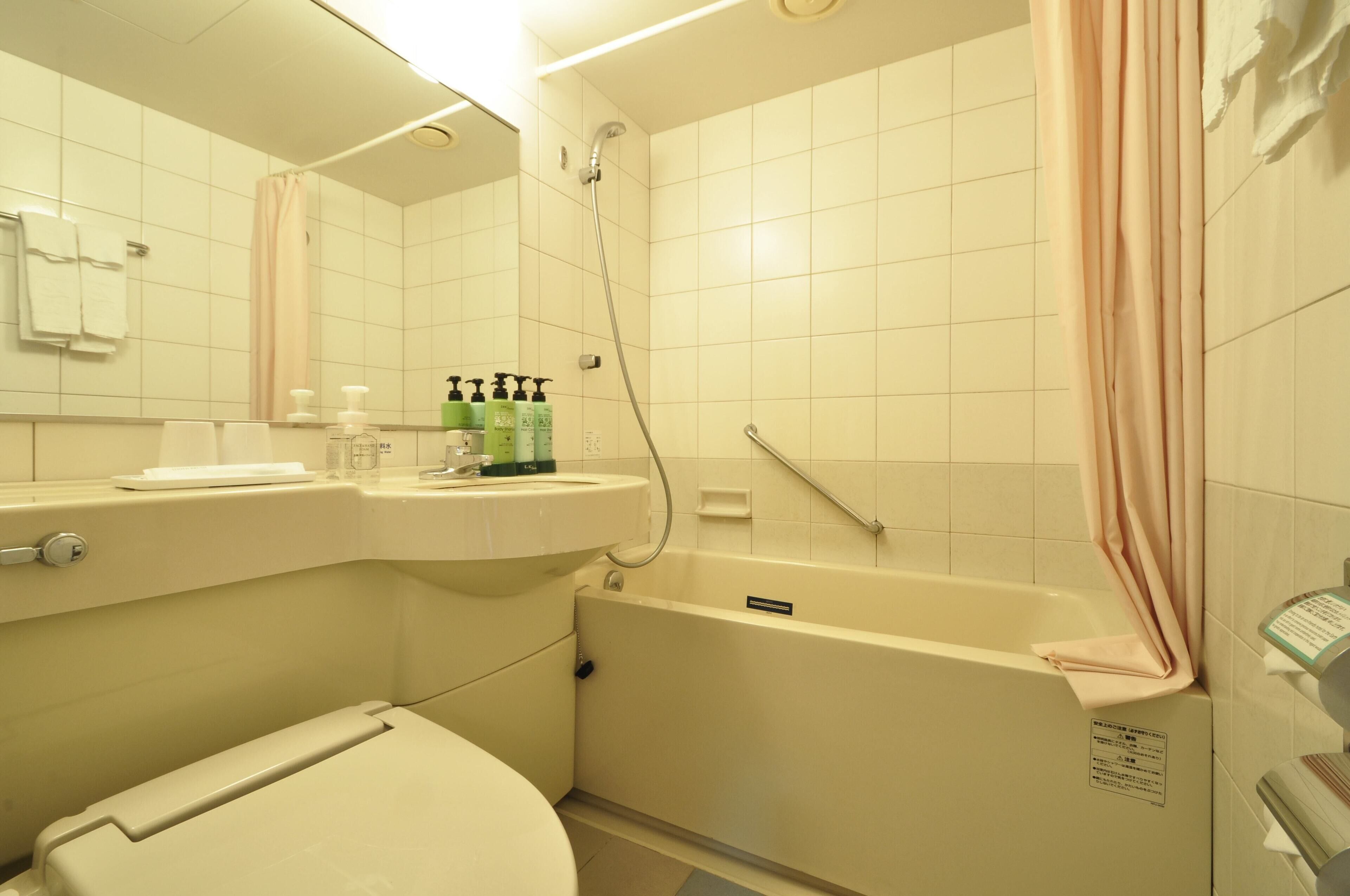 combined shower/bathtub, free toiletries, hair dryer, slippers