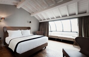 Egyptian cotton sheets, premium bedding, down comforters, minibar