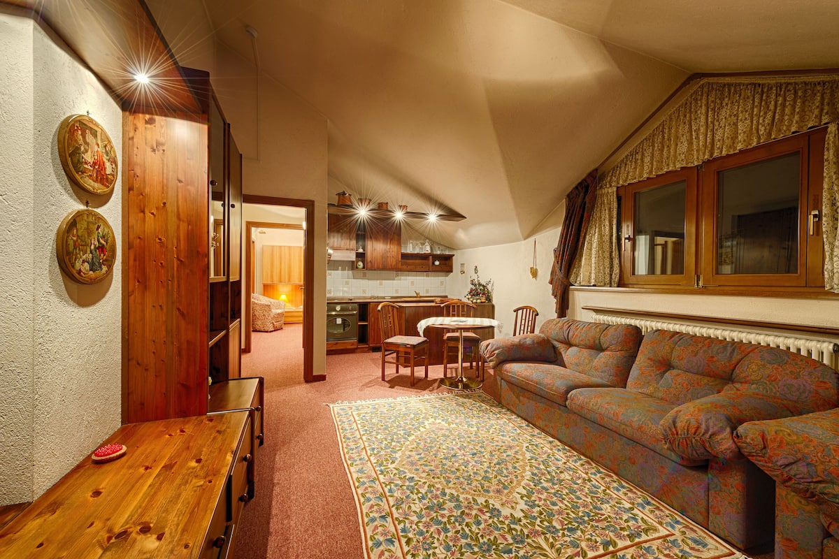 Triple Room | Living area | 32-inch TV with satellite channels
