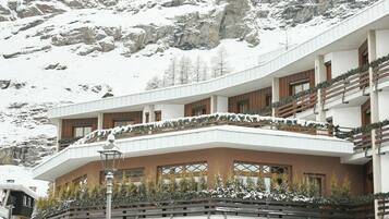 Fachada del alojamiento - Noche