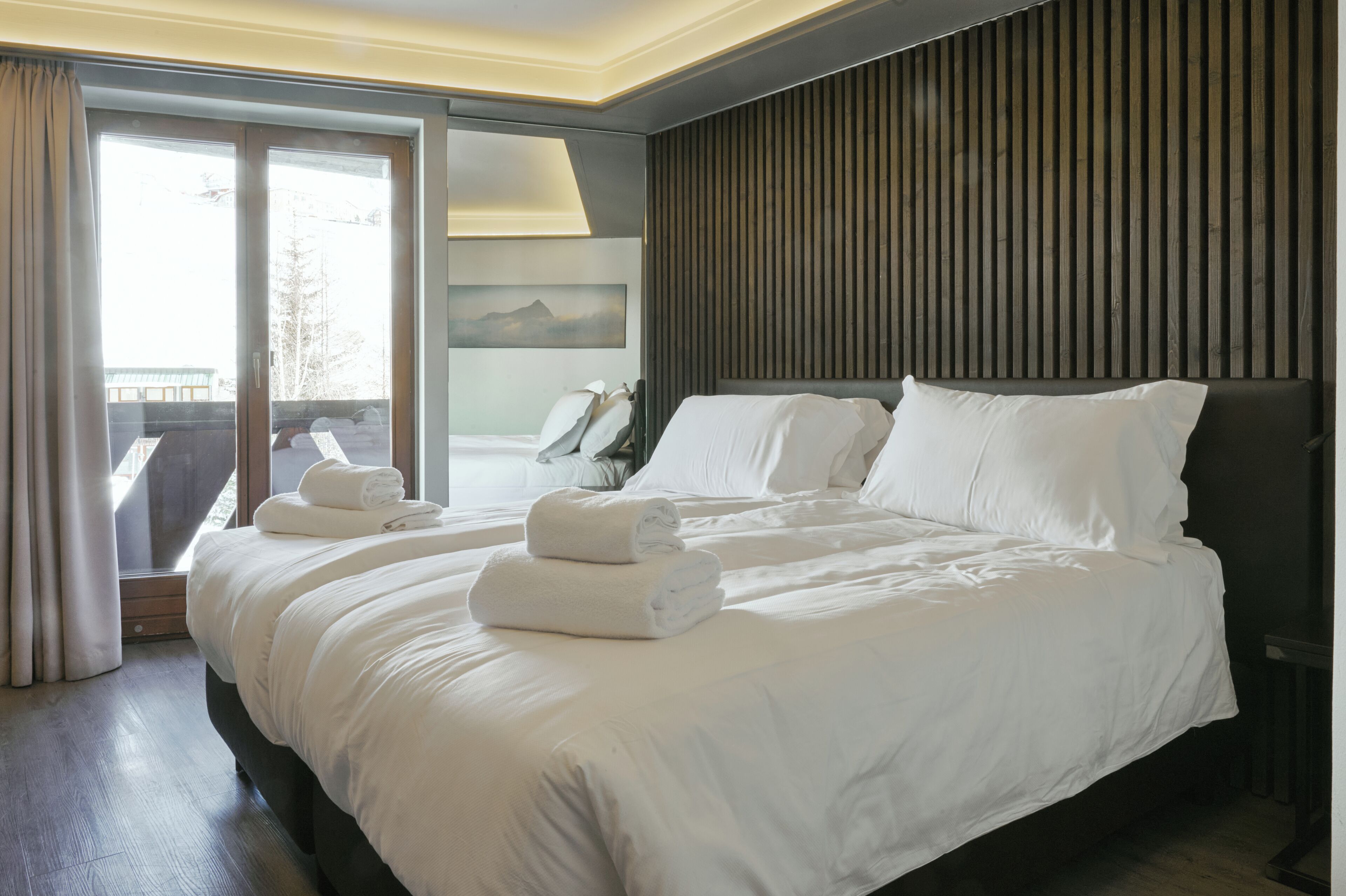 高級雙人房 | 迷你吧、客房內保險箱、書桌、免費無線上網