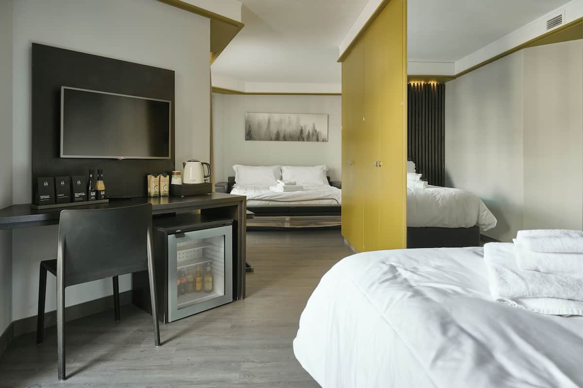 Triple Room | Living area | 32-inch TV with satellite channels