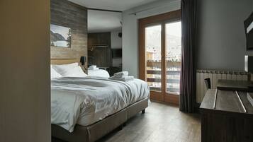 Minibar, Zimmersafe, Schreibtisch, kostenloses WLAN