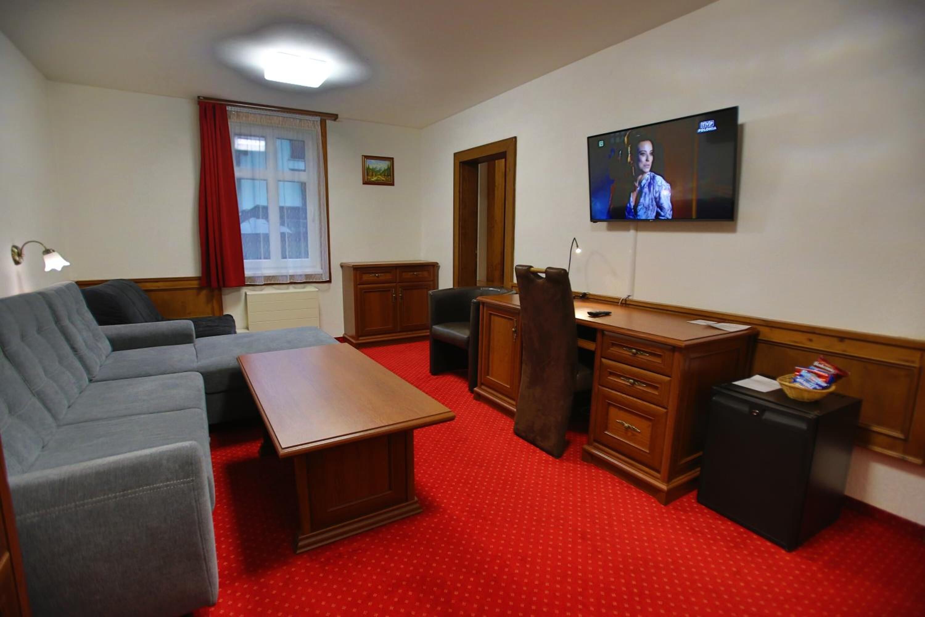 classic suite | living room | tv