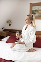 Minibar y caja de seguridad en la habitación