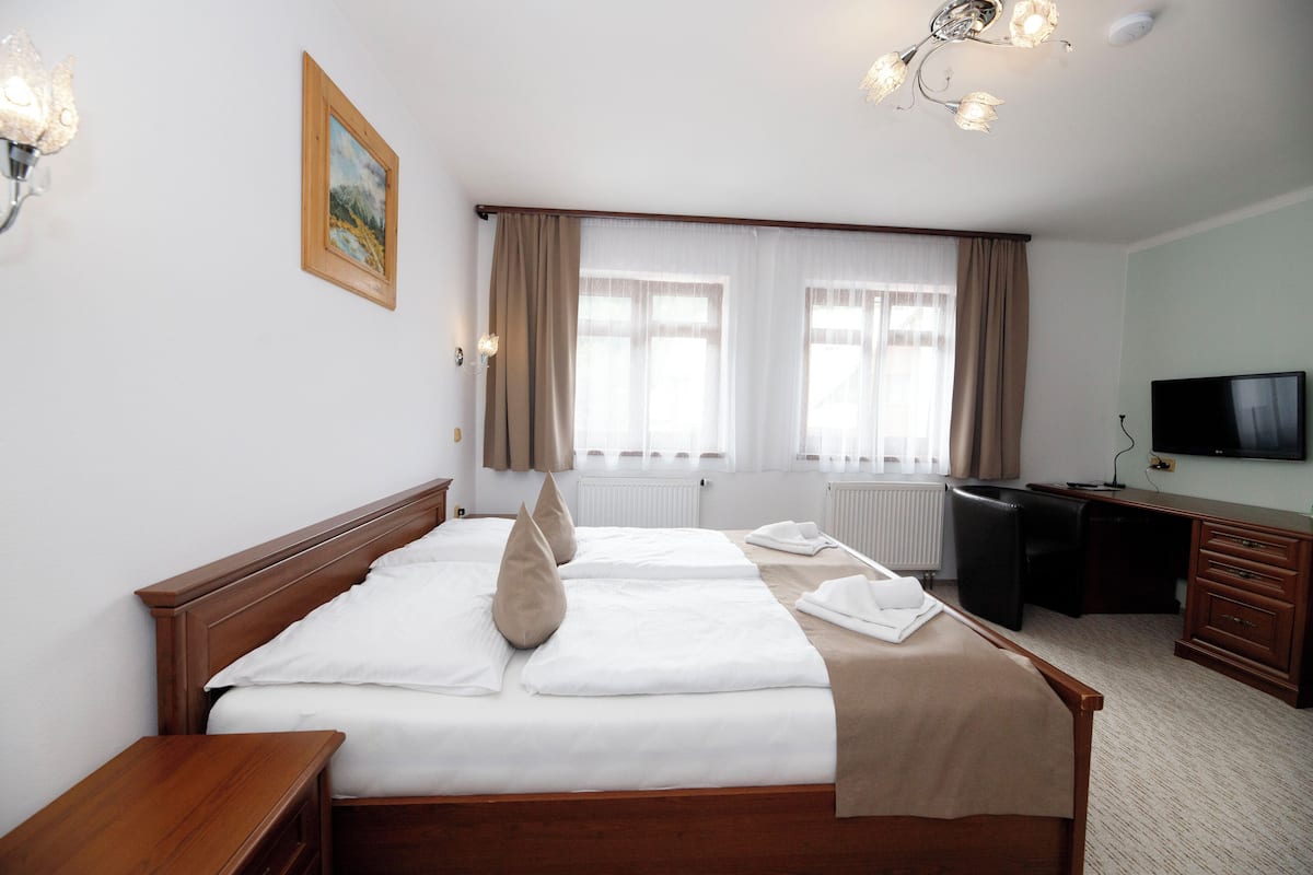 Minibar, safe på rommet, strykejern/-brett og wi-fi (inkludert)