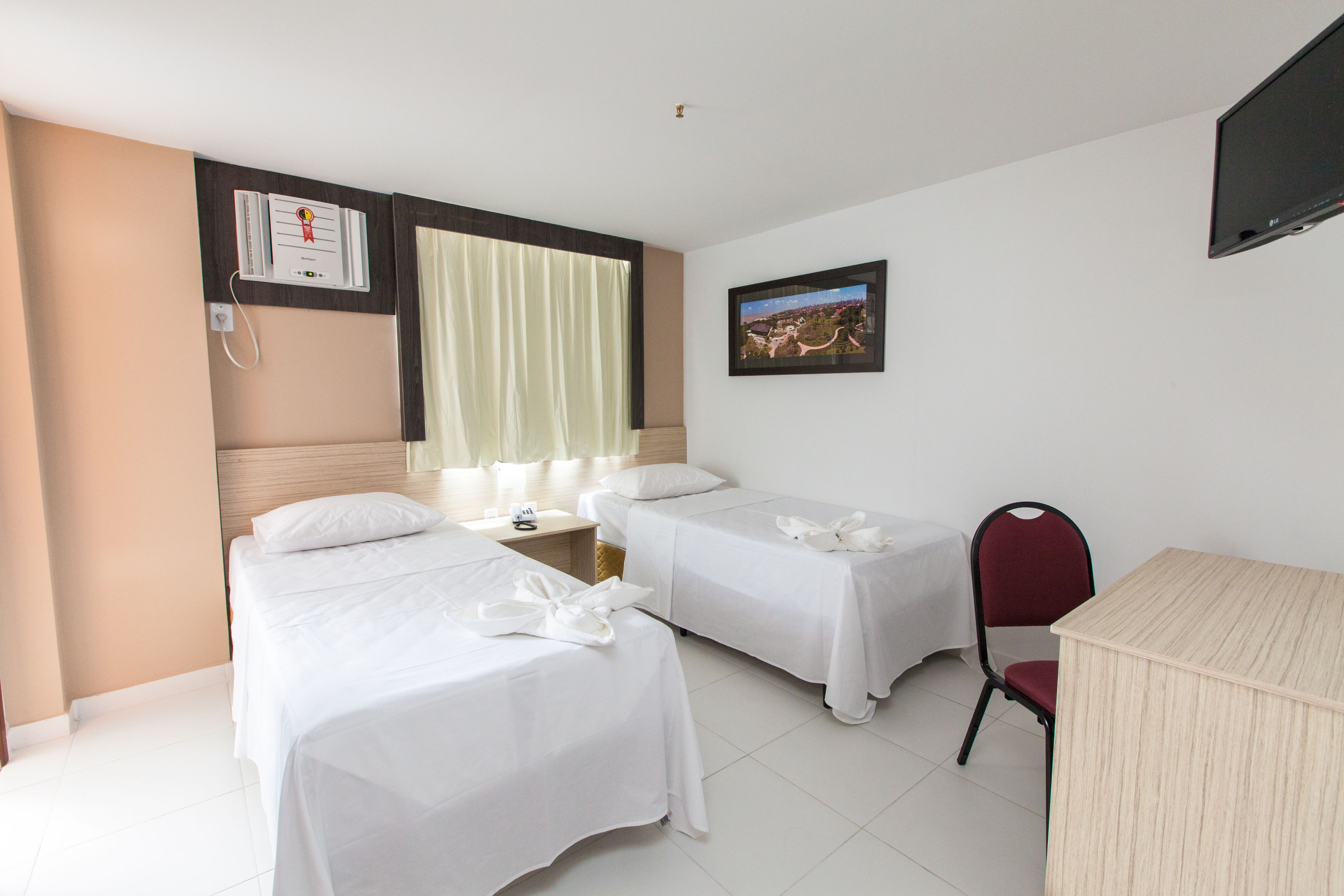 standard twin room | minibar, desk, soundproofing, free wifi