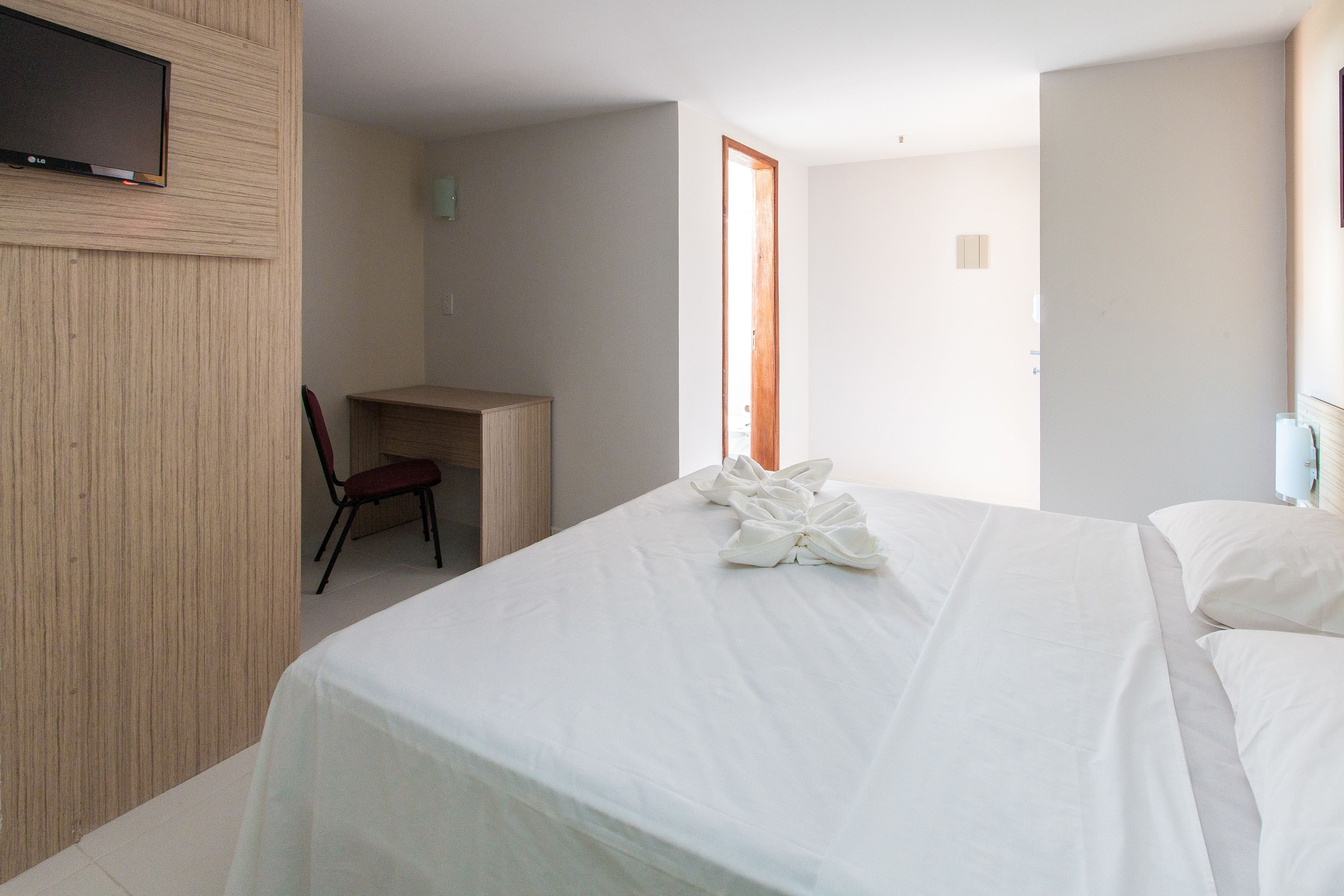 minibar, desk, soundproofing, free wifi