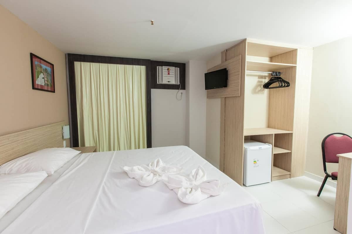 Minibar, desk, soundproofing, free cribs/infant beds