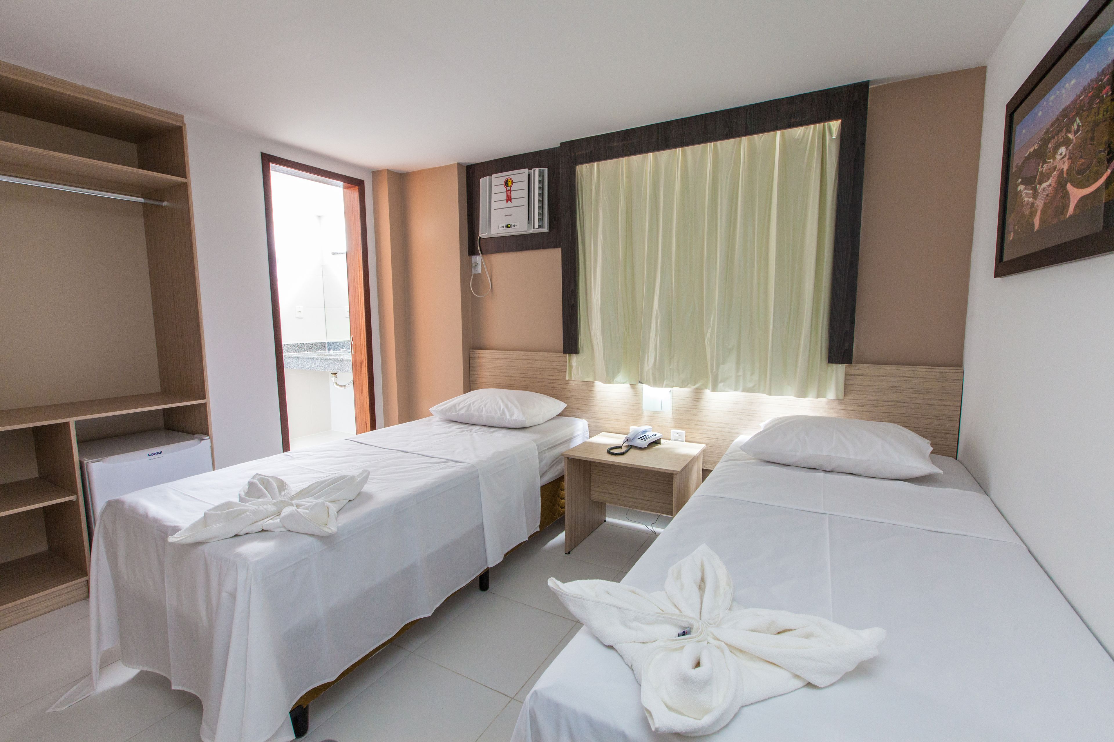 standard twin room | minibar, desk, soundproofing, free wifi