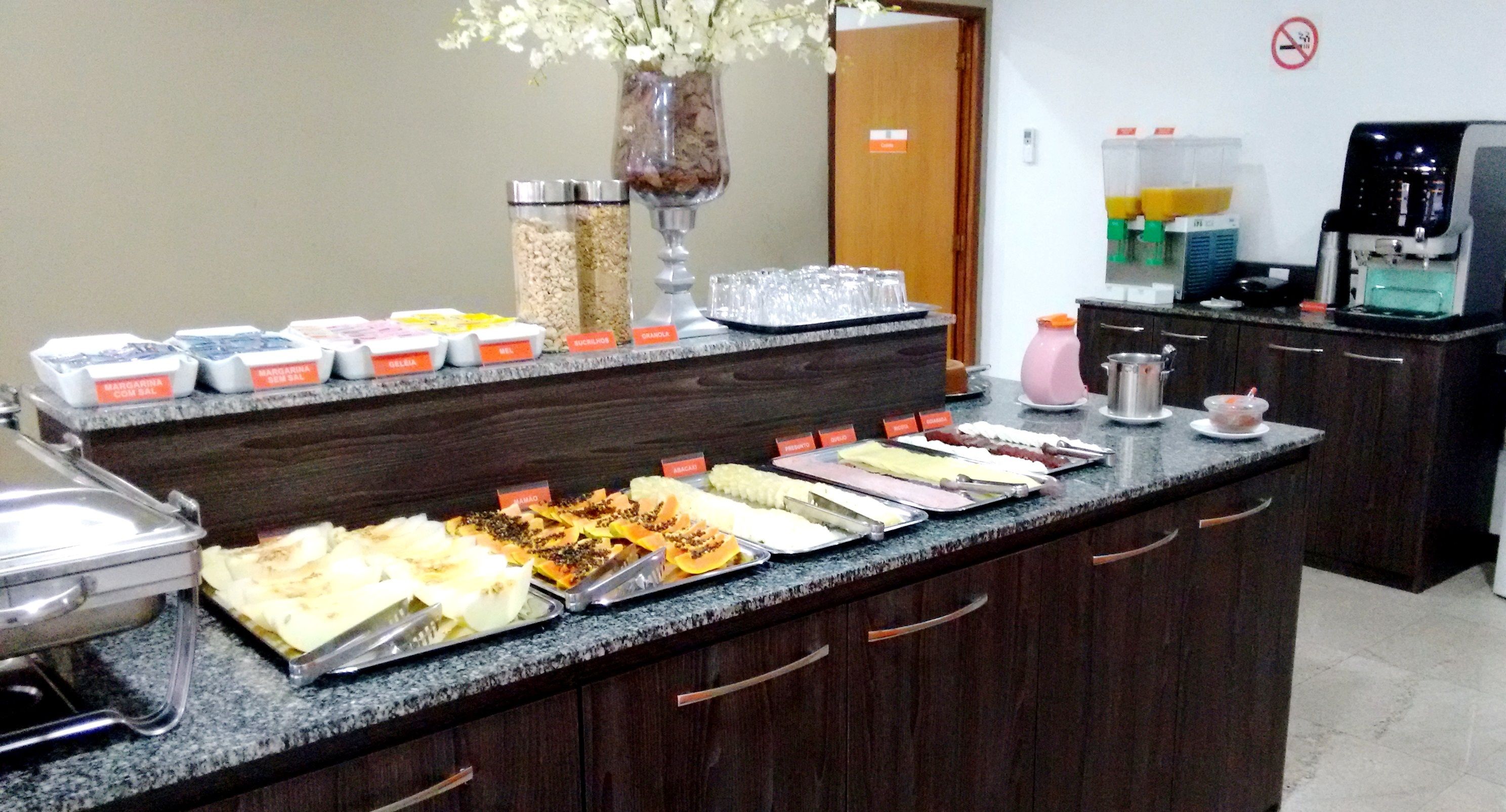 free daily full breakfast