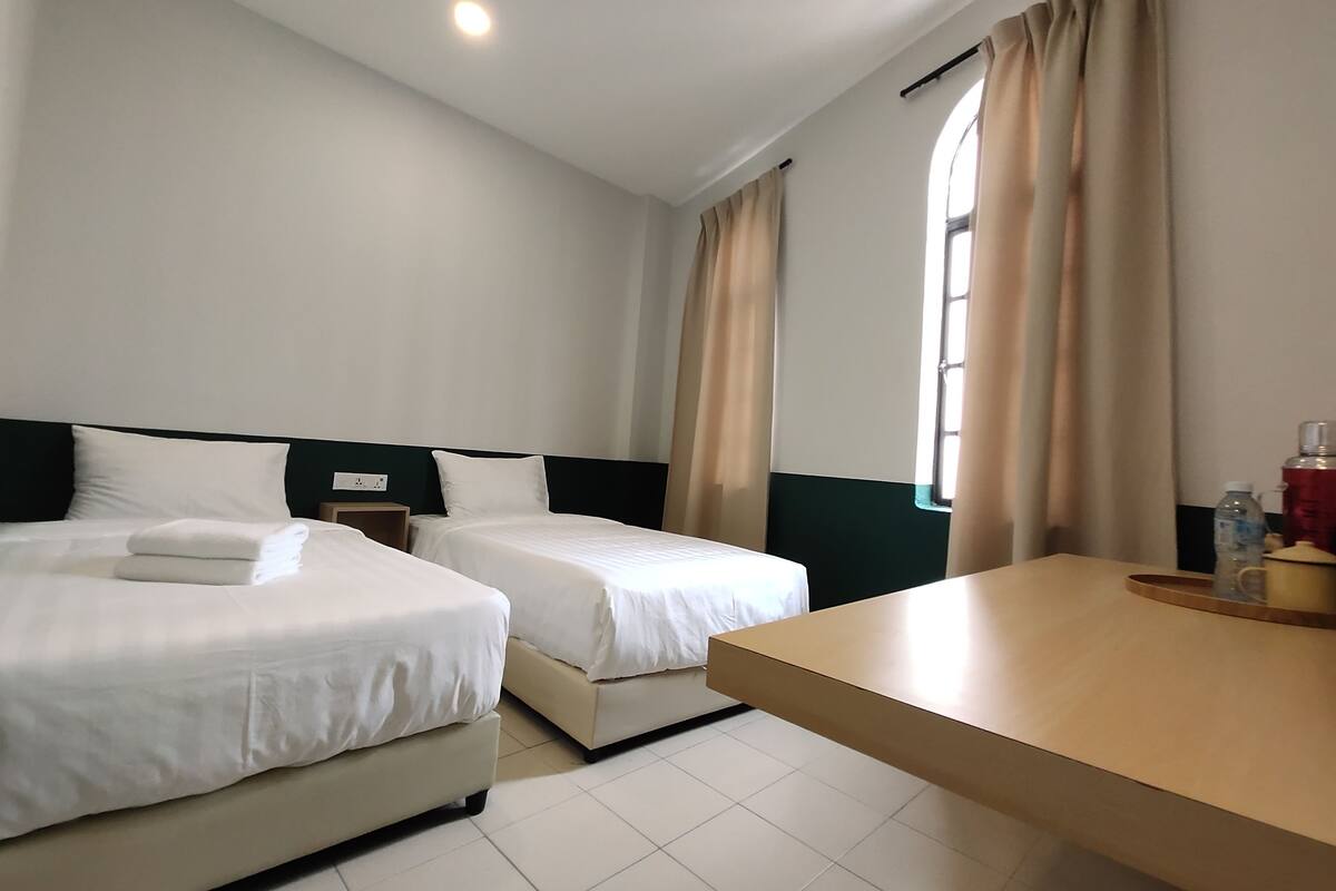 Deluxe Twin Room, 2 Single Beds | In-room safe, free WiFi