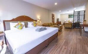 家庭房 | 客房内保险箱、办公桌、隔音、免费 WiFi