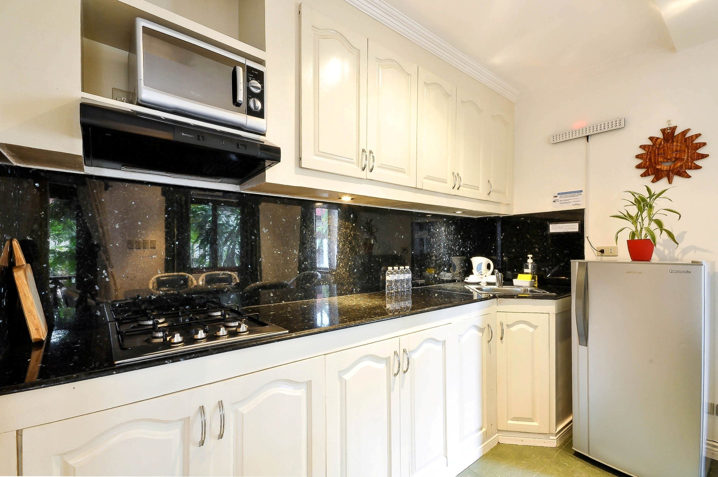 large condo | private kitchen | fridge, coffee/tea maker, electric kettle