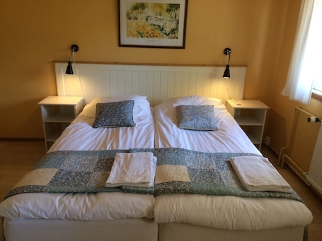 Colchones con pillow-top, decoración personalizada y muebles diferentes . Hotell Paradis