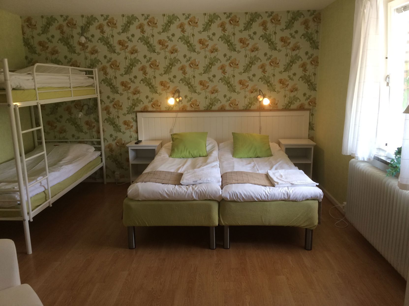 Colchones con pillow-top, decoración personalizada y muebles diferentes 