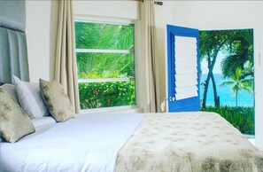 Premium bedding, desk, iron/ironing board, free WiFi