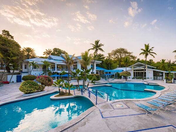 Outdoor pool, cabanas (surcharge), pool umbrellas