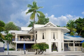 Piscine extérieure, cabanas (supplément), parasols
