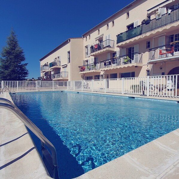 Seasonal outdoor pool, open 9:00 AM to 8:00 PM, pool umbrellas