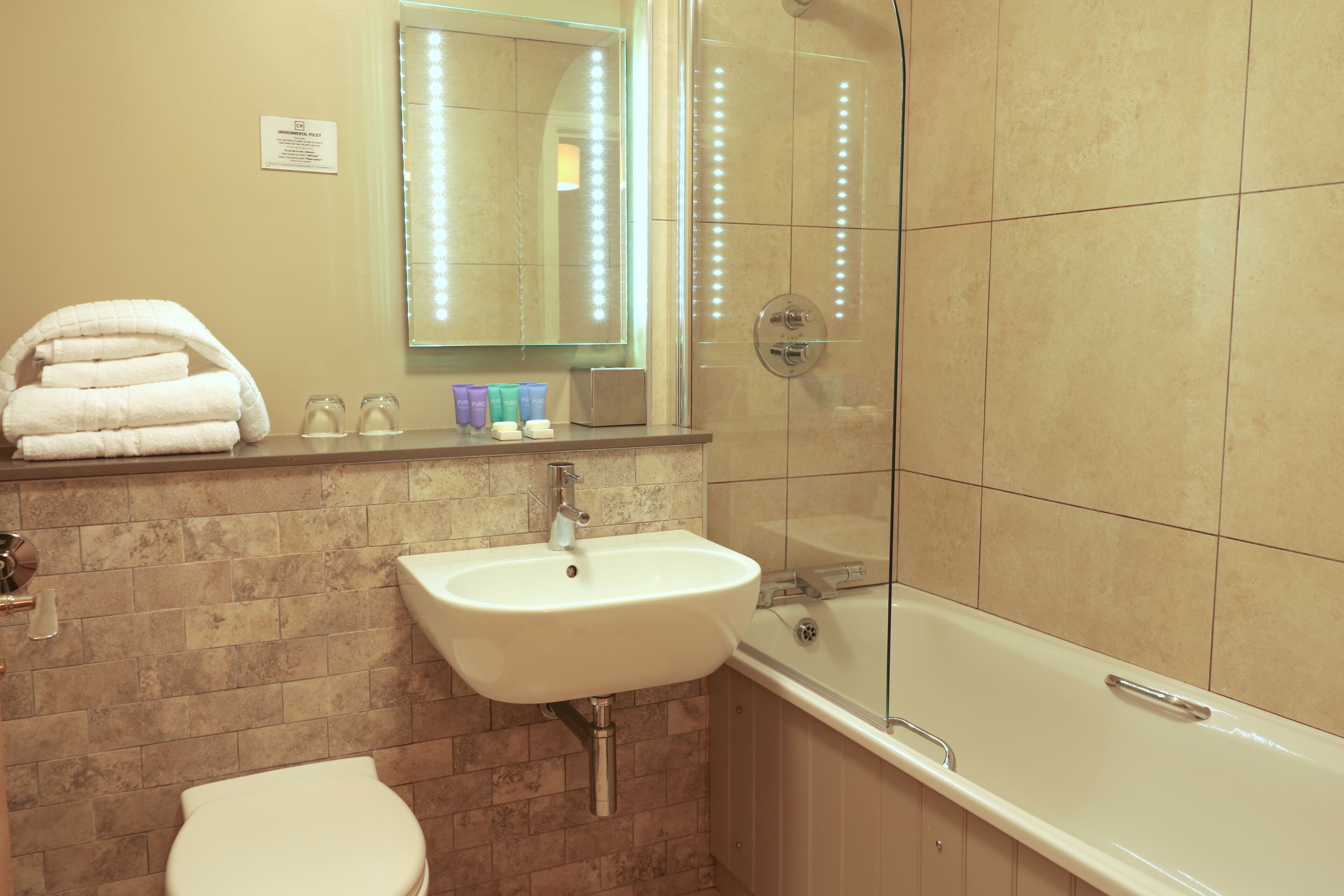 combined shower/bathtub, hair dryer, towels