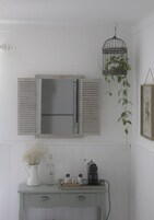 Caja de seguridad en la habitación, wifi gratis y ropa de cama 