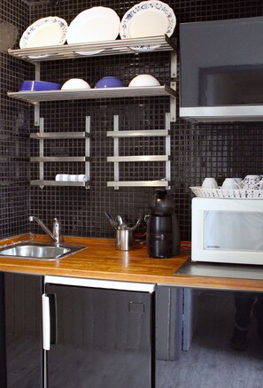 Triple Room | Private kitchen - Vinnus Guesthouse (Mafra)