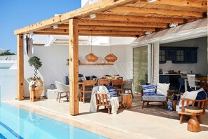 Outdoor pool - Nausicaa Luxury Villas By Louis Hotels (Paralimni)