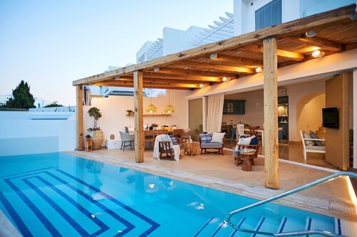 Nausicaa Luxury Villas By Louis Hotels