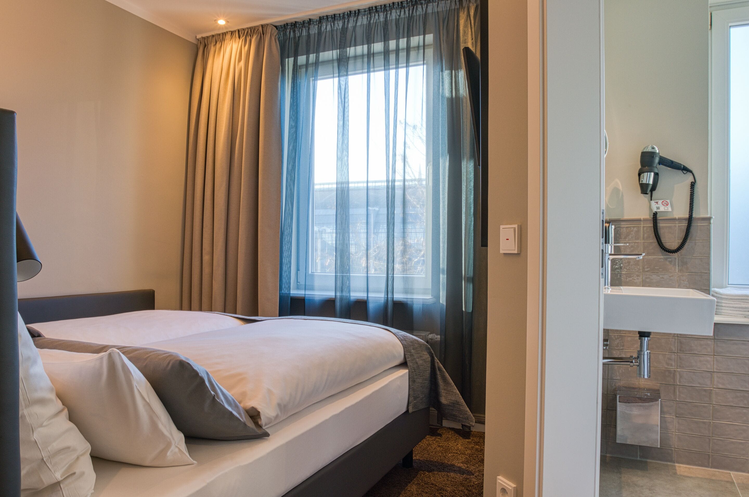 hypo-allergenic bedding, in-room safe, desk, blackout curtains