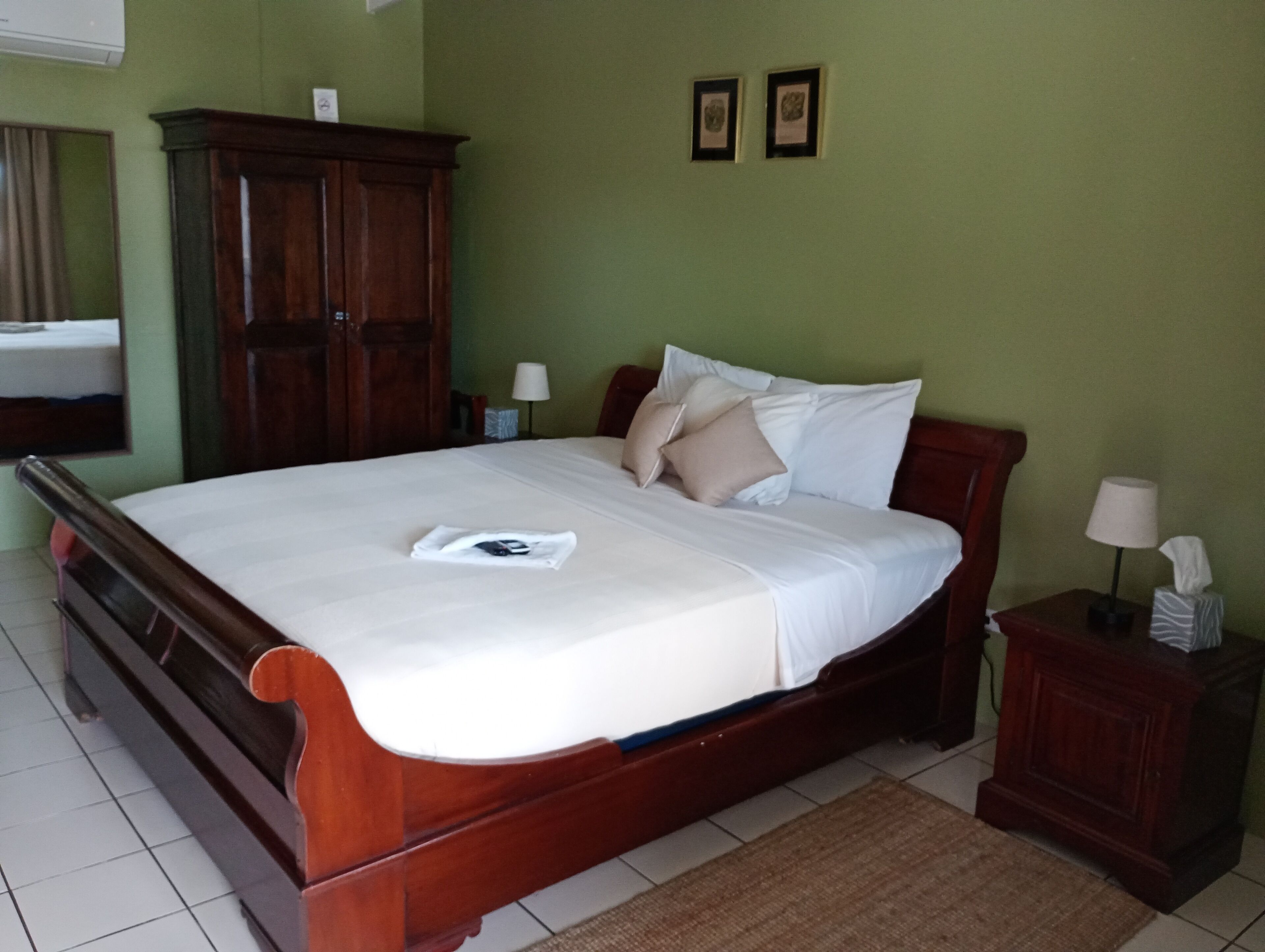 King Room with Garden View | Premium bedding, iron/ironing board, free WiFi, bed sheets