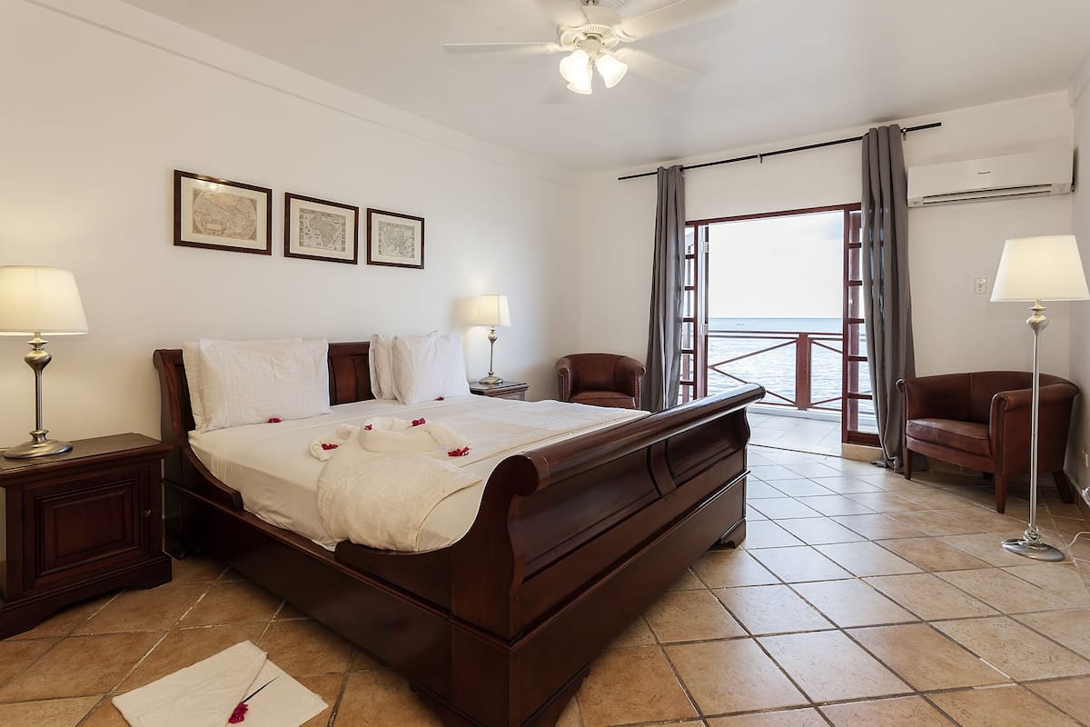 One-Bedroom Suite with Ocean View | Premium bedding, iron/ironing board, free WiFi, bed sheets