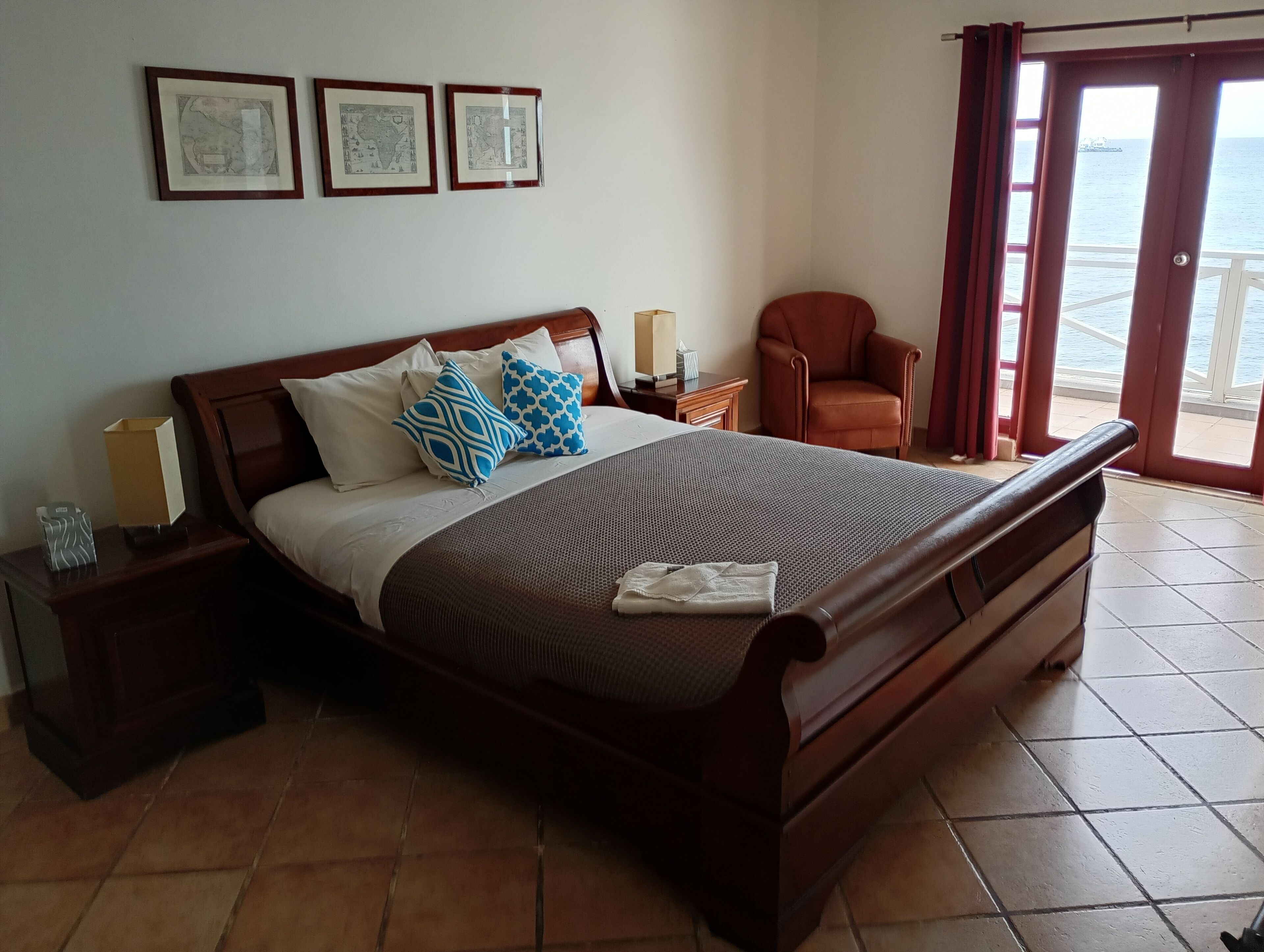One-Bedroom Suite with Ocean View | Premium bedding, iron/ironing board, free WiFi, bed sheets