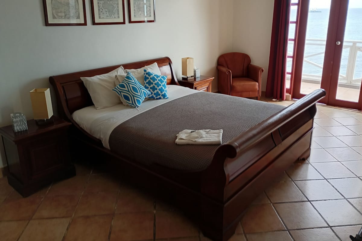 One-Bedroom Suite with Ocean View | Premium bedding, iron/ironing board, free WiFi, bed sheets