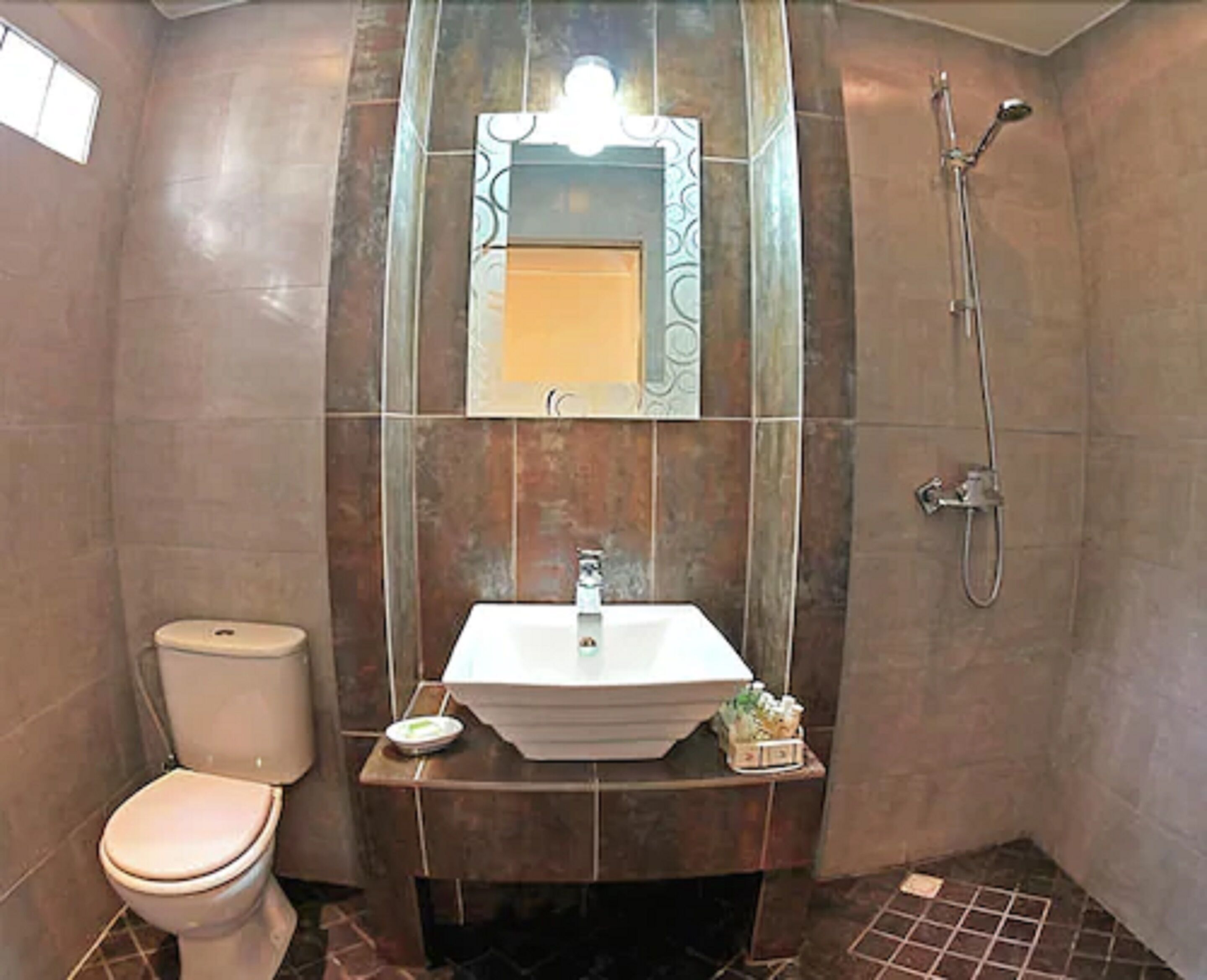 one-bedroom apartment | bathroom | shower, hair dryer, towels