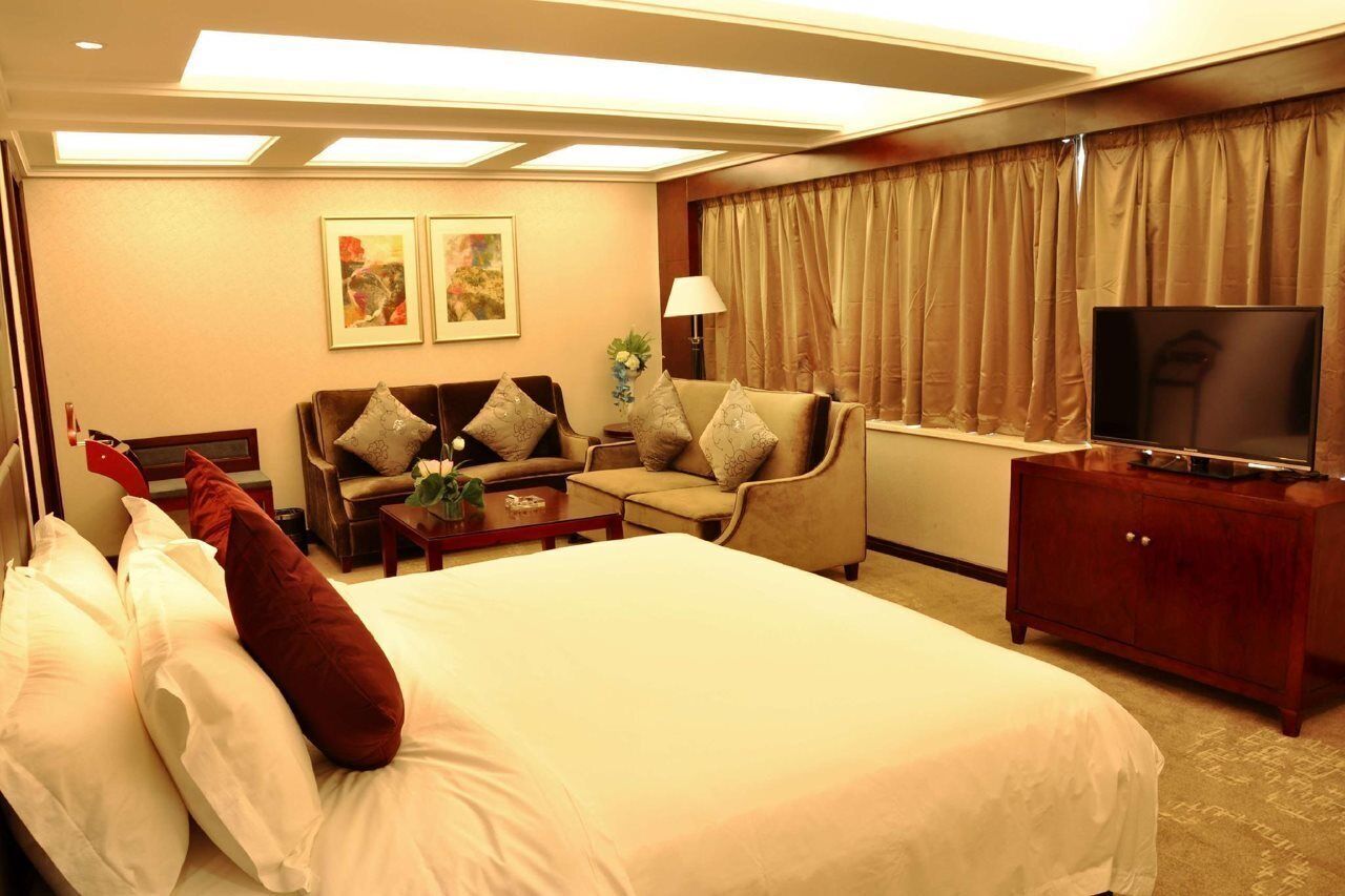 1 bedroom, premium bedding, down duvets, minibar