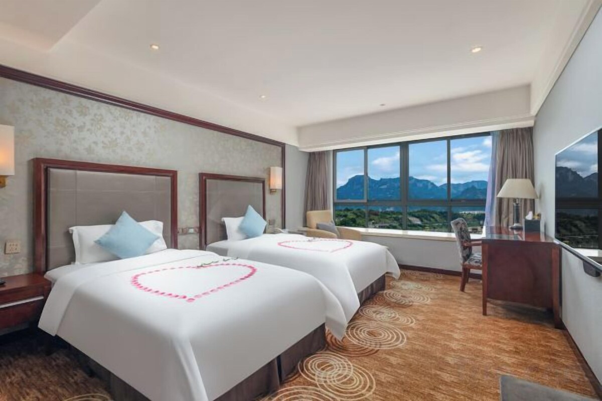 1 bedroom, premium bedding, down duvets, minibar