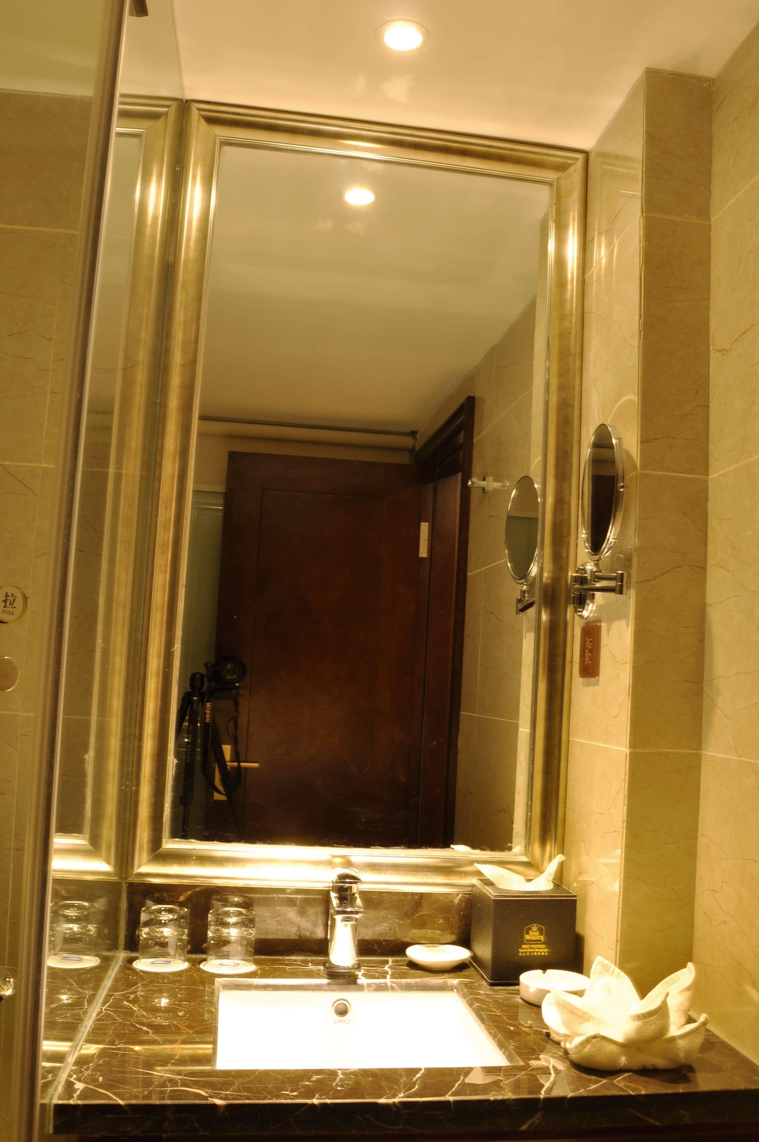 Rainfall showerhead, free toiletries, hair dryer, bathrobes